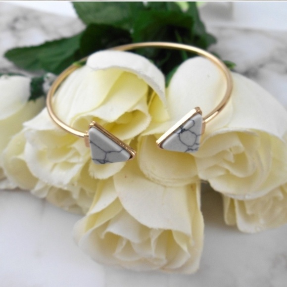 🆕️ Triangle Cuff Bracelet - Picture 5 of 7